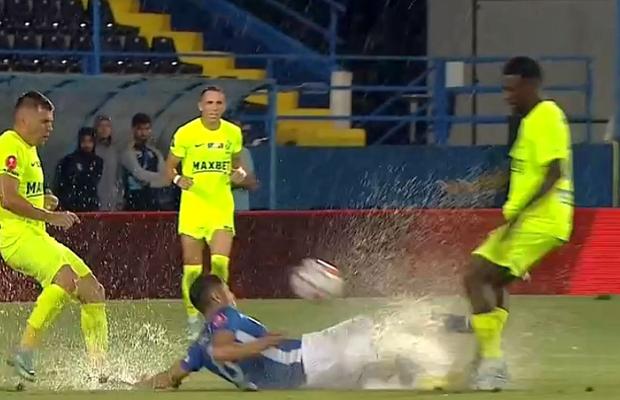 5 lucruri care nu s-au văzut la TV la Farul – Poli Iași 2-0: „Să mă dea afară!” 