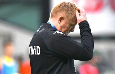 Probleme pentru Neil Lennon » Antrenorul Rapidului a părăsit de urgență România