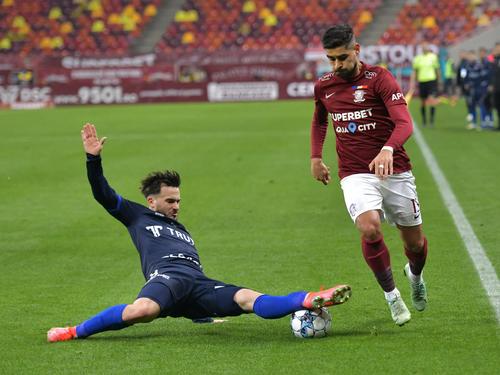 Lucian Goge (dreapta) a jucat 5 sezoane la Rapid, în toate cele 4 ligi din România