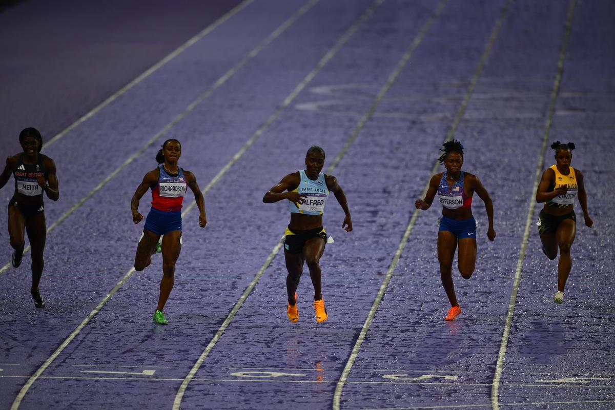 Campioana olimpică de la 100 metri vine dintr-o țară de 180.000 de locuitori » Julien Alfred a învins-o pe americanca Sha'Carri Richardson