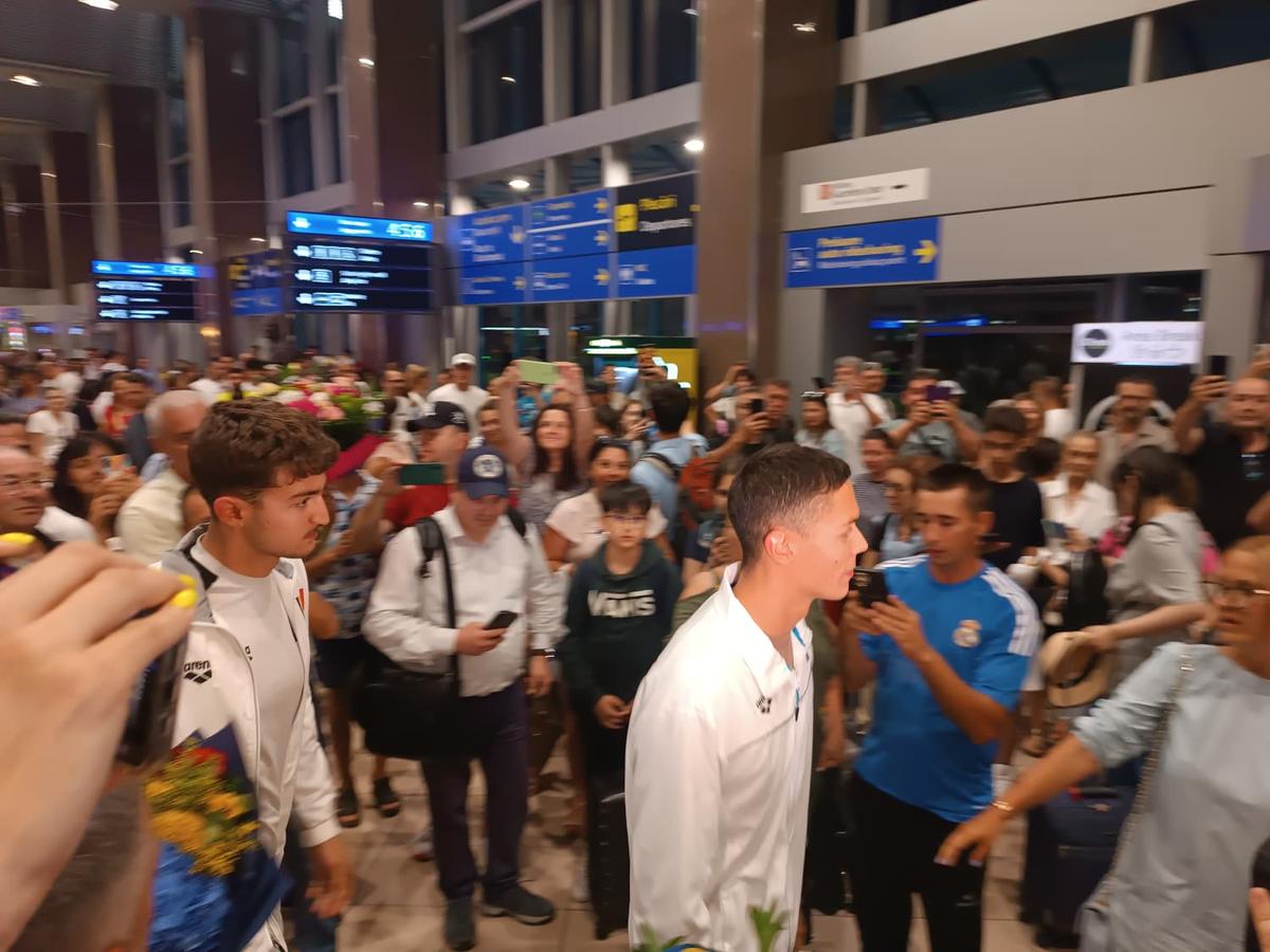 David Popovici a sosit în România de la Campionatele Mondiale de natație