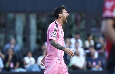 Lionel Messi, out după numai 10 minute » S-a lăsat la pământ și a cerut imediat înlocuirea!