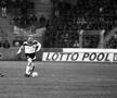 Sulejman Demollari, într-un meci dintre Albania și Germania, urmărindu-l pe celebrul Matthias Sammer