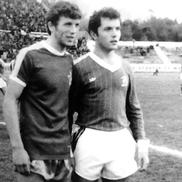 Sulejman Demollari, dreapta, în tricoul celor de la Dinamo Tirana