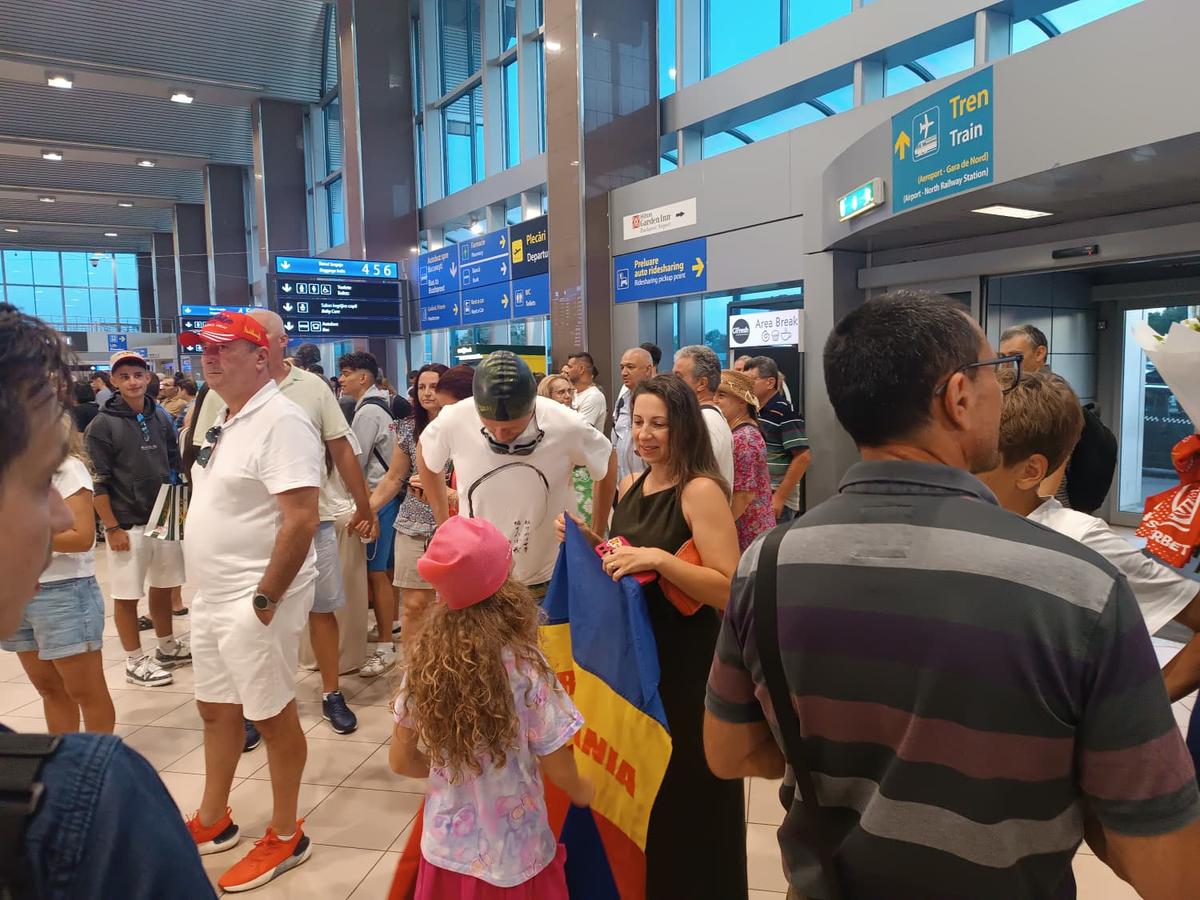 David Popovici a sosit în România de la Campionatele Mondiale de natație