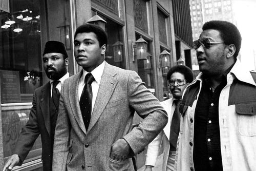 Muhammad Ali (mijloc) și Rahaman Ali, fratele său (dreapta)/Foto: Imago Images