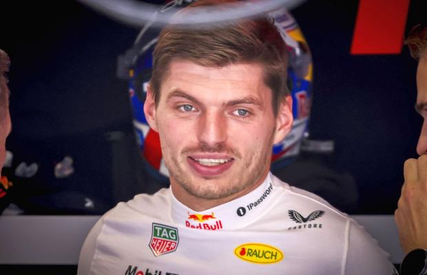 Max Verstappen intră astăzi într-un club select, al cărui fondator este Lewis Hamilton