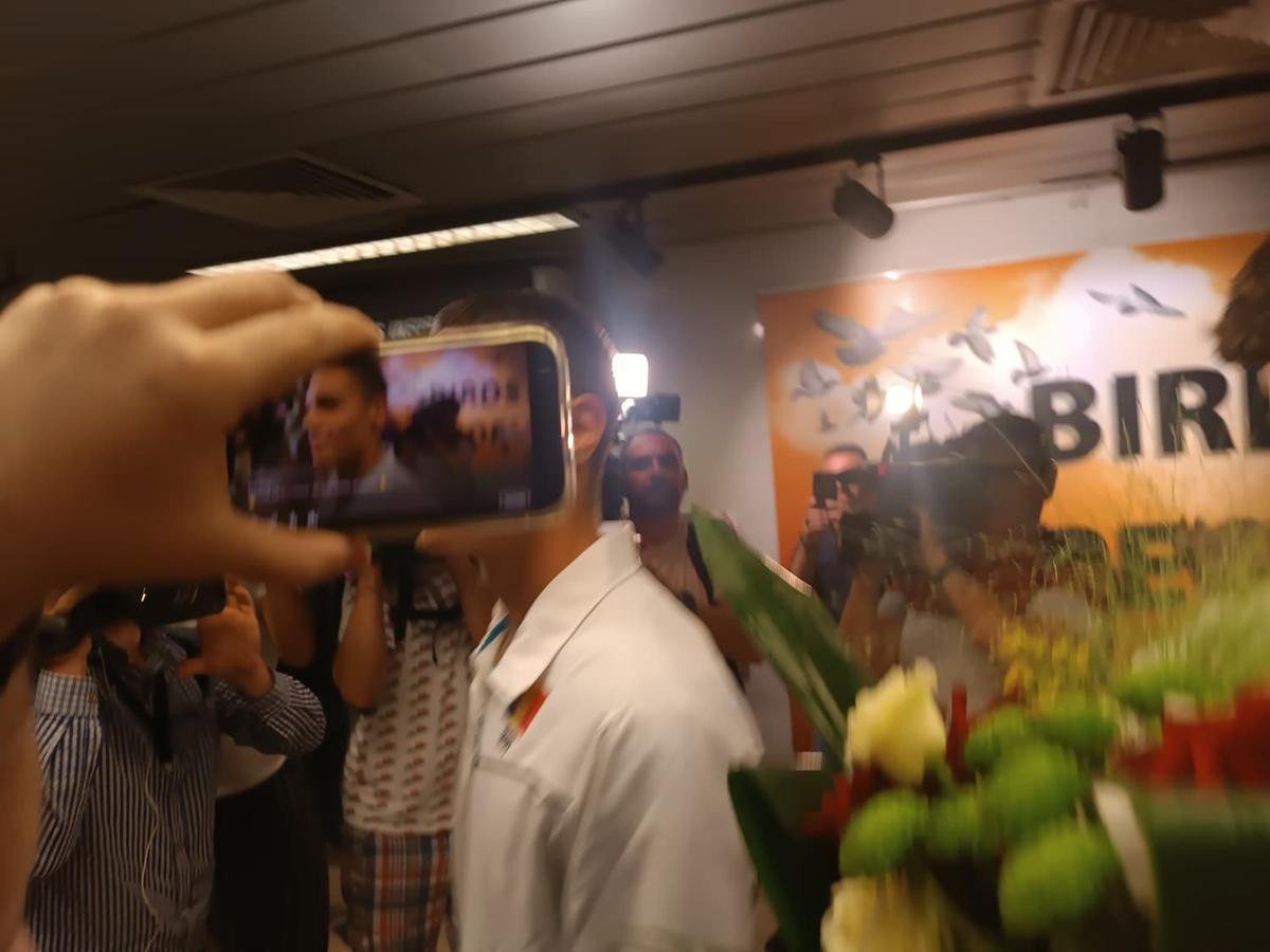 „Te retragi?” » Dublul campion mondial David Popovici a răspuns fără ezitare, la revenirea în România + De ce a refuzat salonul oficial
