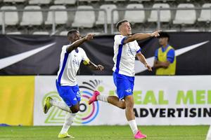 FCSB - Farul, pe Arcul de Triumf » Prima schimbare vine în minutul 29!
