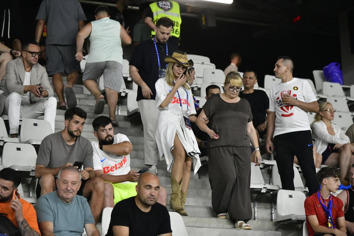 Înainte de FCSB - Farul, 3 august 2026