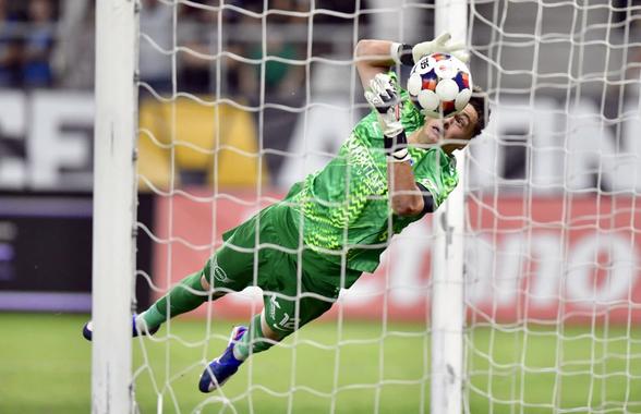 Fază nemaivăzută în Superliga: FCSB a profitat de noua regulă de arbitraj!