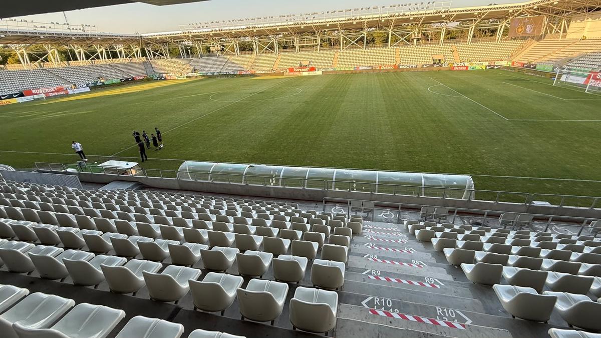 Gazonul de pe stadionul Arcul de Triumf la FCSB - Farul
