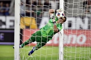 FCSB - Farul, pe Arcul de Triumf » Florin Tănase ratează un penalty