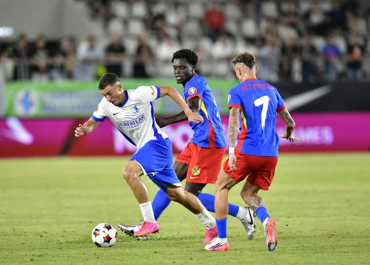 Cât ai clipi! Așa le-a închis Farul lumina celor de la FCSB: gol-fulger cu Dawa gafeur