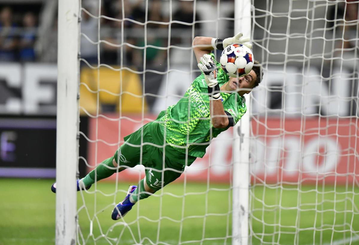 Fază nemaivăzută în Superliga: FCSB a profitat de noua regulă de arbitraj!