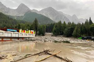 Stadionul olimpic, lovit de inundații devastatoare » Sportivii au scăpat la limită de o tragedie