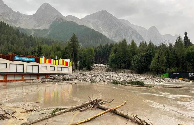 Stadionul olimpic, lovit de inundații devastatoare lângă granița cu Austria » Sportivii au scăpat la limită de o tragedie