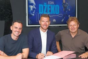 Retragerea se amână! La 40 de ani, legenda Edin Dzeko a semnat un nou contract