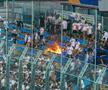 Imagini oribile în prima etapă din sezon! Au dat foc la stadion: „Să vă ia naiba”