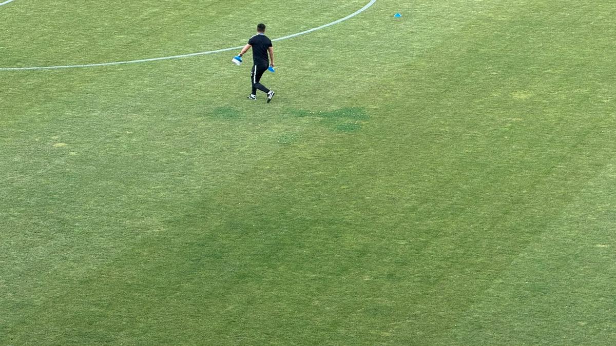 Gazonul de pe stadionul Arcul de Triumf la FCSB - Farul