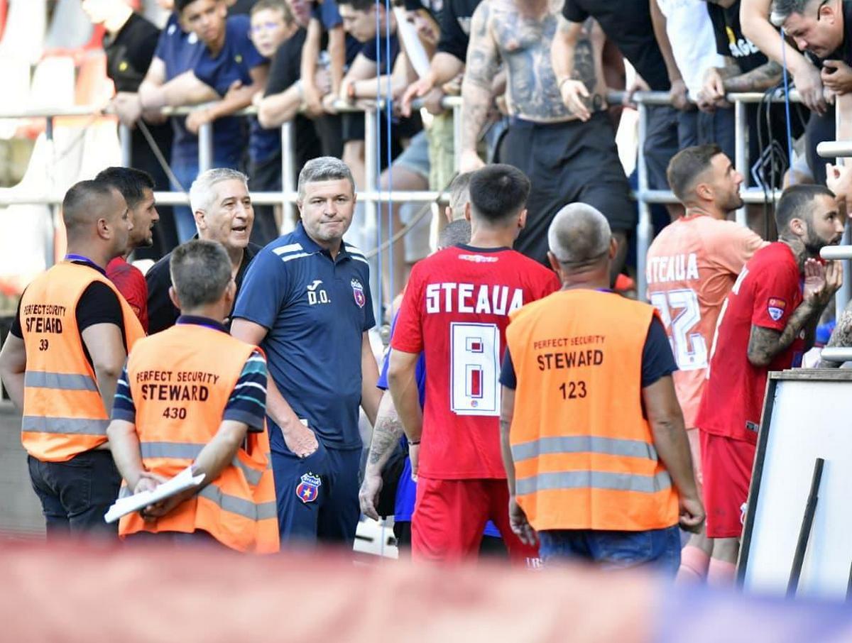 Daniel Oprița se gândește să plece de la Steaua: „Mă scuipă și mă înjură...”
