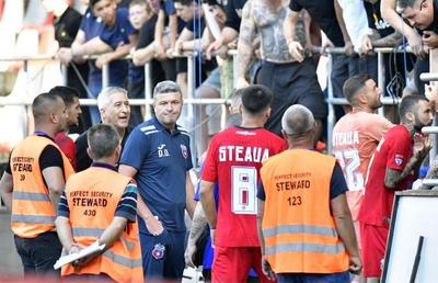 Daniel Oprița se gândește să plece de la Steaua: „Mă scuipă și mă înjură...”