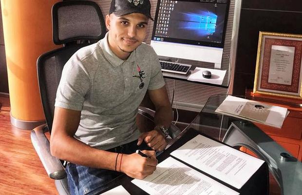 FCSB / VIDEO EXCLUSIV Iată contractul pe baza căruia Cristi Manea a ajuns la FCSB » Clauză uriașă de reziliere + Semnături diferite