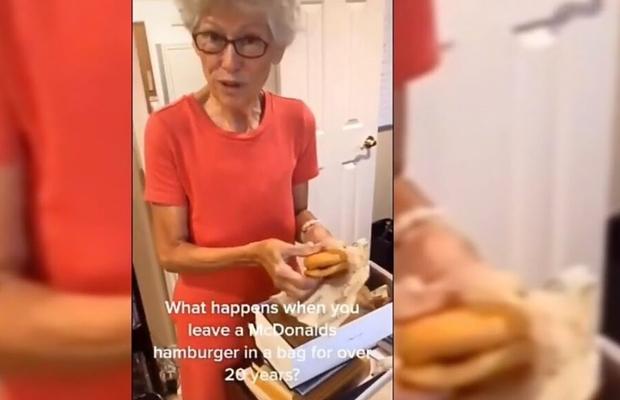 Bunica a păstrat un hamburger de la McDonalds din 1996! Cum arată acum: „Oare ce-aș păți dacă l-aș mânca?!”