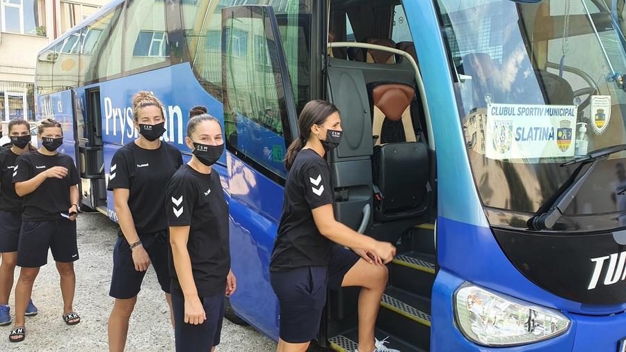 CSM Slatina la plecarea spre București FOTO CSM Slatina 175 de zile fără handbal! Așteptarea a luat sfârșit! Azi se dispută CSM București-CSM Slatina