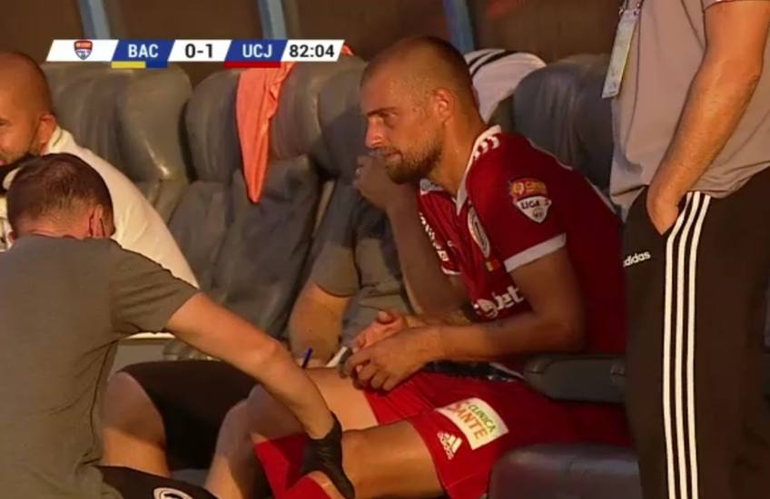 Gabi Tamaș (36 de ani), fundașul central al lui U Cluj, s-a accidentat în partida de debut pentru „șepcile roșii”, victoria cu 1-0 împotriva lui Aerostar Bacău. Fundașul central a suferit o ruptură de menisc.