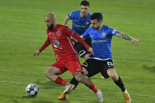 Cosmin Matei, primul din dreapta // foto: Imago