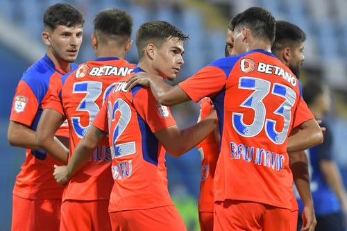 Ianis Stoica, primul din stânga, la FCSB // foto: Imago