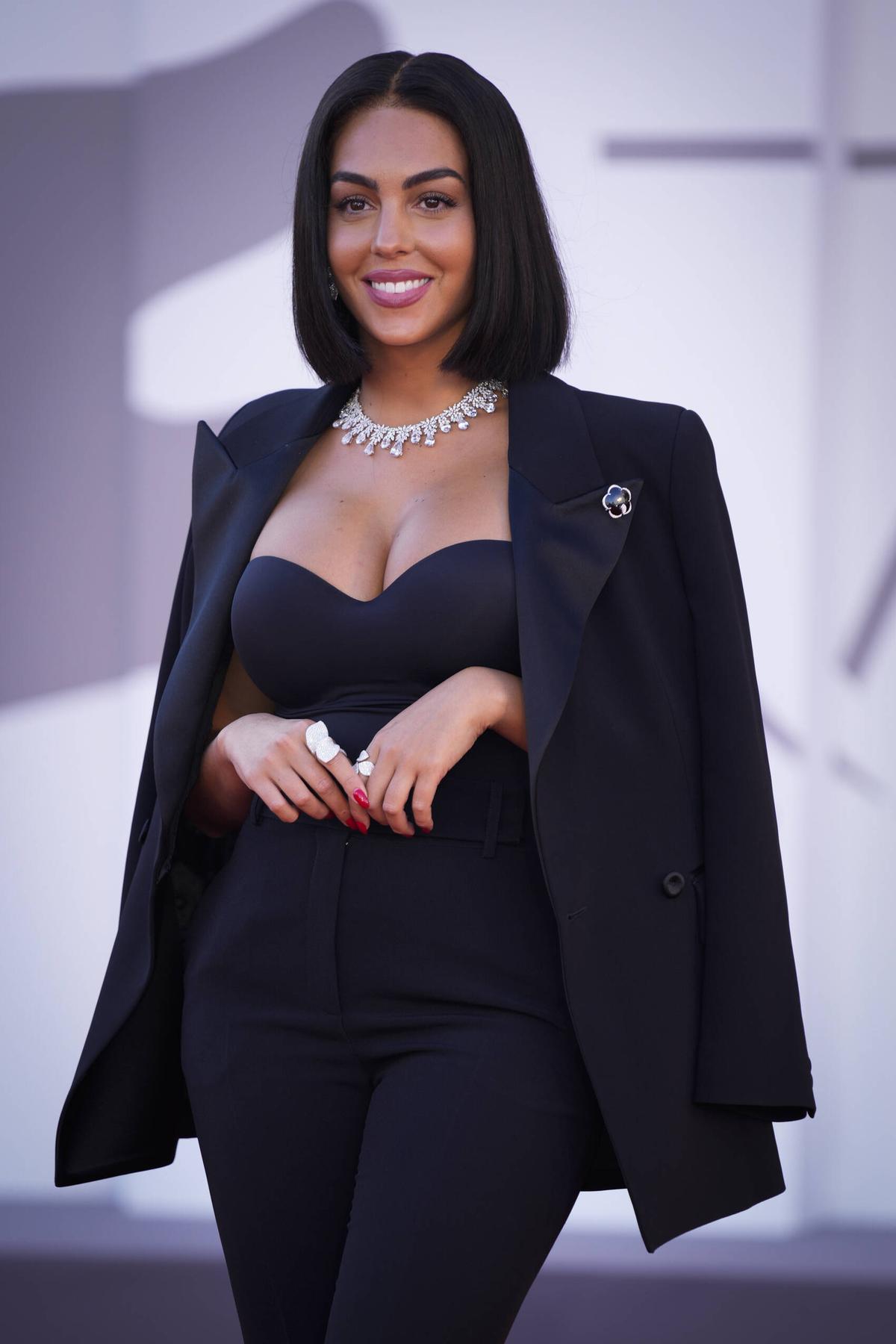 „Le-a tăiat respirația” » Georgina Rodriguez, apariție senzațională la Festivalul de Film de la Veneția