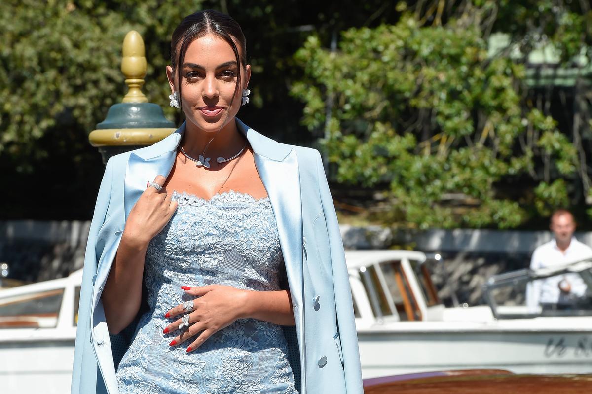 „Le-a tăiat respirația” » Georgina Rodriguez, apariție senzațională la Festivalul de Film de la Veneția