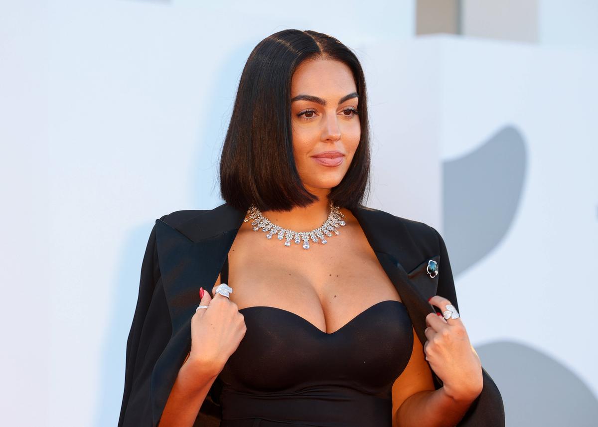 „Le-a tăiat respirația” » Georgina Rodriguez, apariție senzațională la Festivalul de Film de la Veneția
