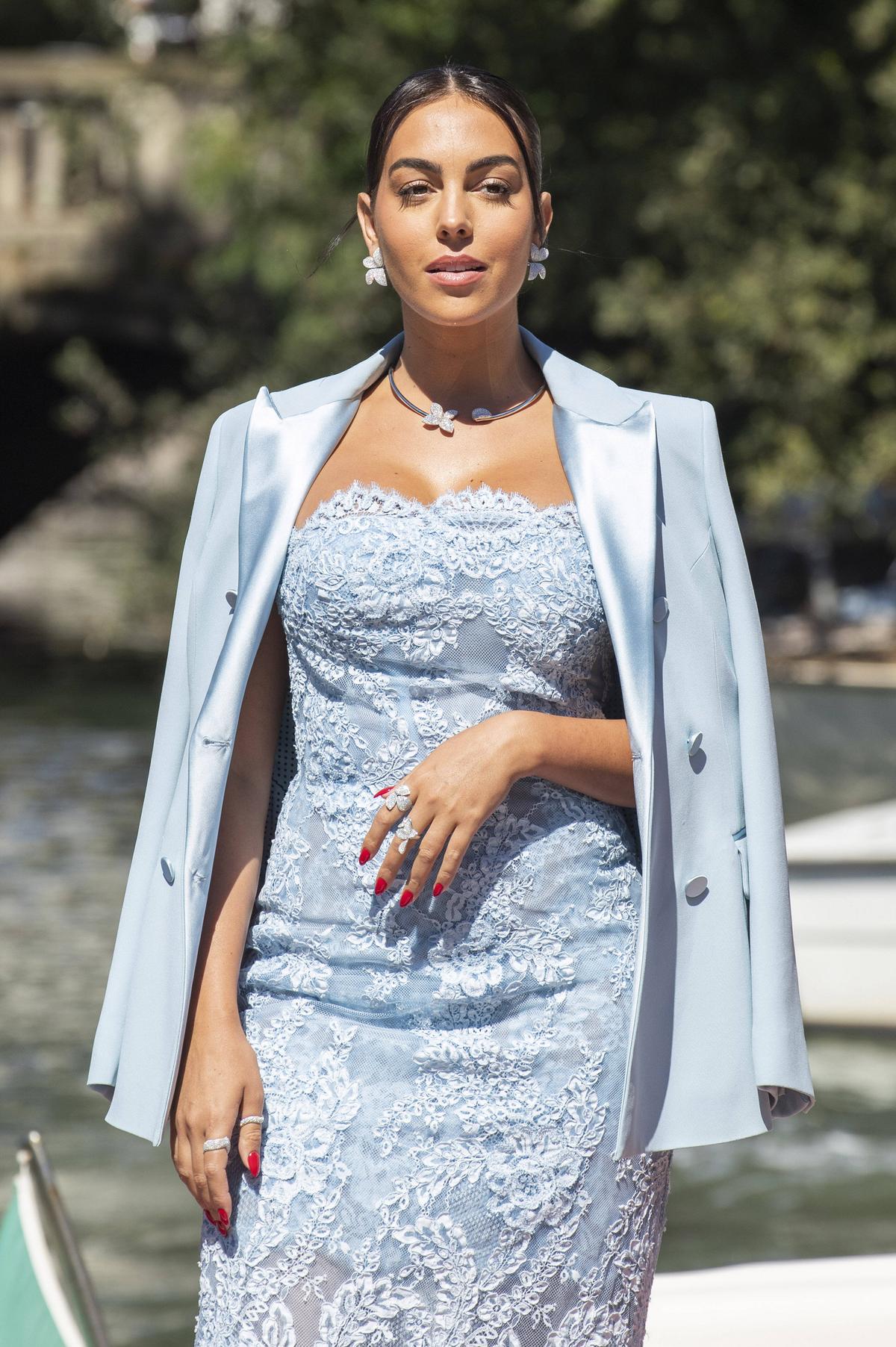 „Le-a tăiat respirația” » Georgina Rodriguez, apariție senzațională la Festivalul de Film de la Veneția