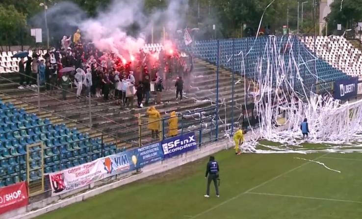 Suporterii au întârziat startul meciului Oțelul Galați - Poli Timișoara // foto: captură DigiSport