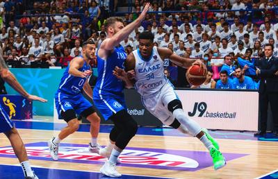 Doncic și Antetokounmpo, duel de la distanță la Europeanul de baschet » Prestații excepționale ale coloșilor din NBA! Toate clasamentele