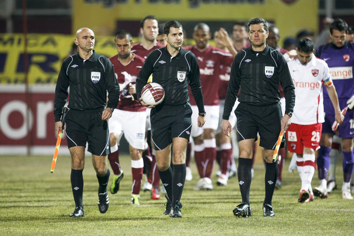Interzis de FRF, a plecat în Anglia să arbitreze! Aurel Onița, primul interviu după șapte ani de tăcere: „Mi s-a luat pasiunea! Cea mai mare bucurie e că alerg desculț pe plajă la răsăritul soarelui”
