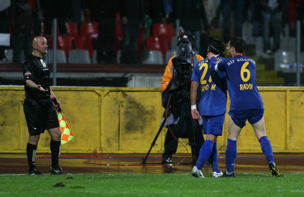 Interzis de FRF, a plecat în Anglia să arbitreze! Aurel Onița, primul interviu după șapte ani de tăcere: „Mi s-a luat pasiunea! Cea mai mare bucurie e că alerg desculț pe plajă la răsăritul soarelui”