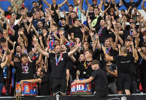 Chindia Târgoviște a pierdut astăzi, pe teren propriu, cu Unirea Slobozia, scor 0-1, în etapa cu numărul 5 din Liga 2. Nervoși, fanii echipei dâmbovițene i-au cerut demisia lui Andrei Cordoș (35 de ani), președintele echipei.
