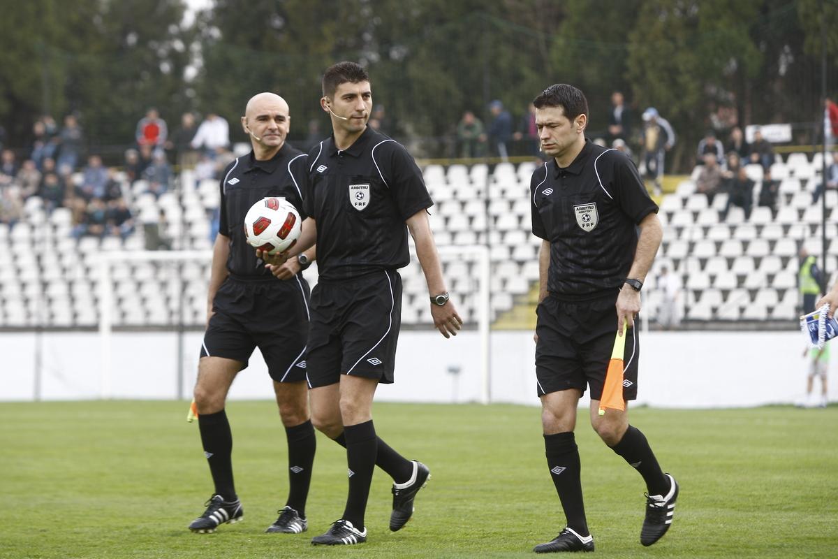 Interzis de FRF, a plecat în Anglia să arbitreze! Aurel Onița, primul interviu după șapte ani de tăcere: „Mi s-a luat pasiunea! Cea mai mare bucurie e că alerg desculț pe plajă la răsăritul soarelui”