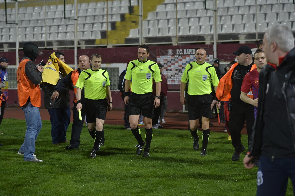 Interzis de FRF, a plecat în Anglia să arbitreze! Aurel Onița, primul interviu după șapte ani de tăcere: „Mi s-a luat pasiunea! Cea mai mare bucurie e că alerg desculț pe plajă la răsăritul soarelui”