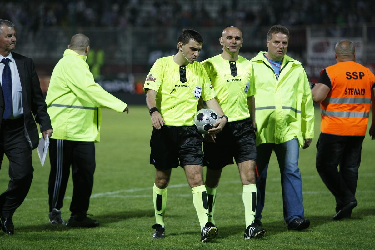 Interzis de FRF, a plecat în Anglia să arbitreze! Aurel Onița, primul interviu după șapte ani de tăcere: „Mi s-a luat pasiunea! Cea mai mare bucurie e că alerg desculț pe plajă la răsăritul soarelui”
