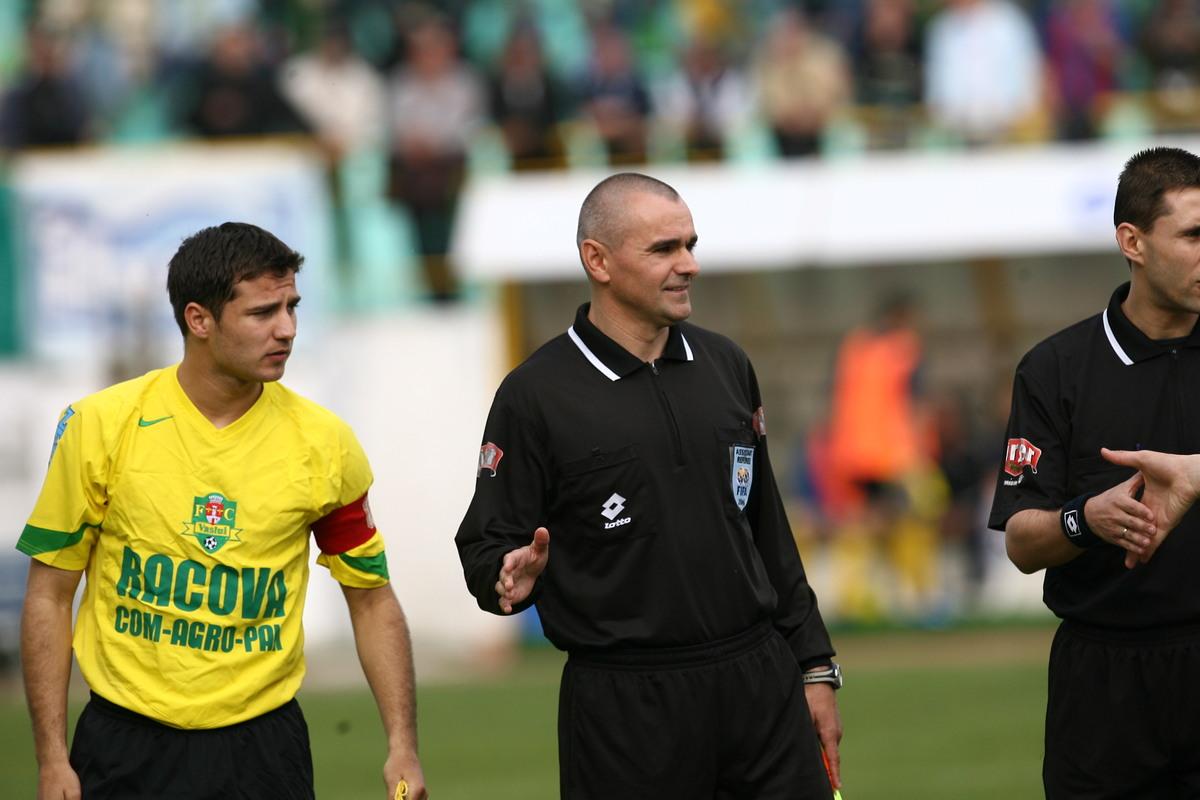 Interzis de FRF, a plecat în Anglia să arbitreze! Aurel Onița, primul interviu după șapte ani de tăcere: „Mi s-a luat pasiunea! Cea mai mare bucurie e că alerg desculț pe plajă la răsăritul soarelui”