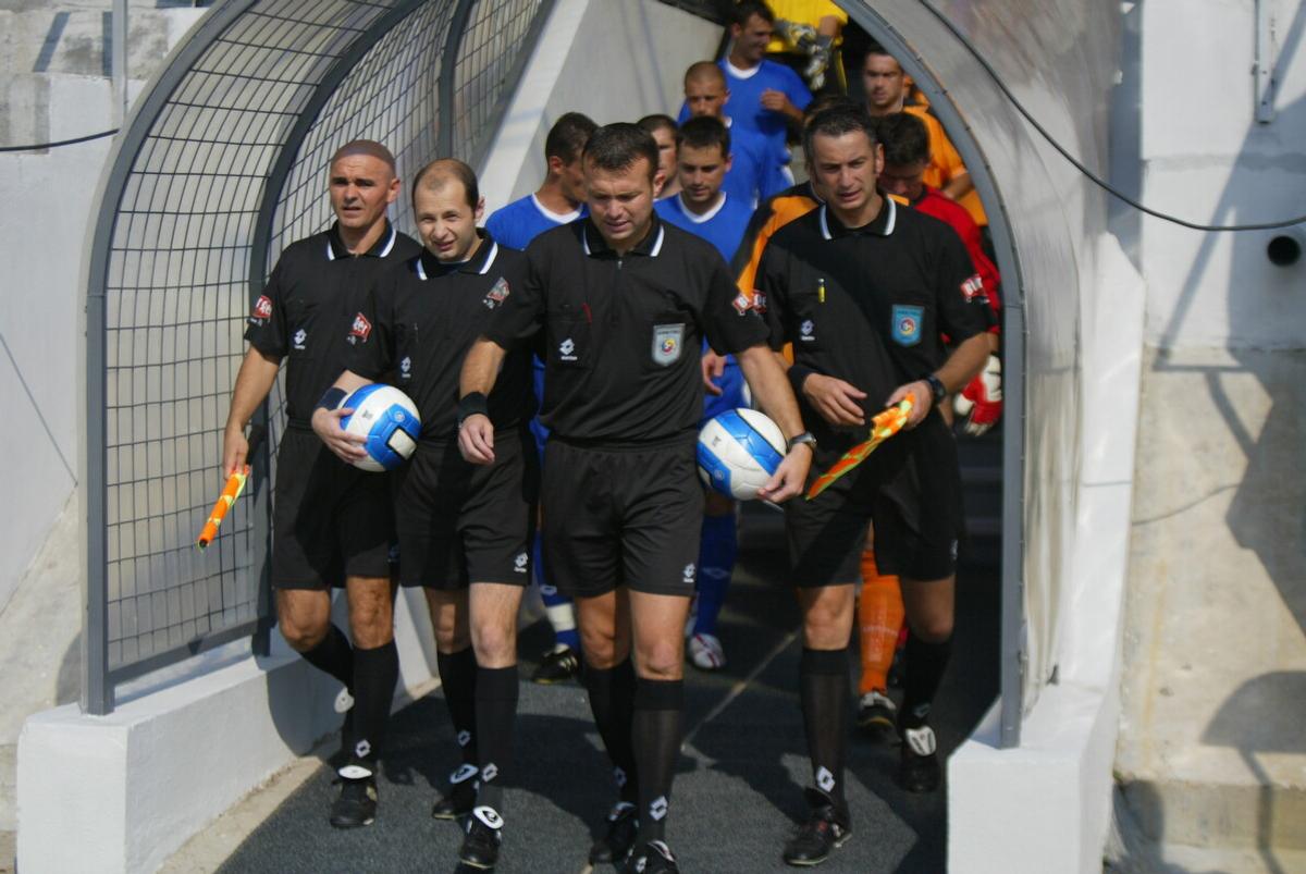 Interzis de FRF, a plecat în Anglia să arbitreze! Aurel Onița, primul interviu după șapte ani de tăcere: „Mi s-a luat pasiunea! Cea mai mare bucurie e că alerg desculț pe plajă la răsăritul soarelui”