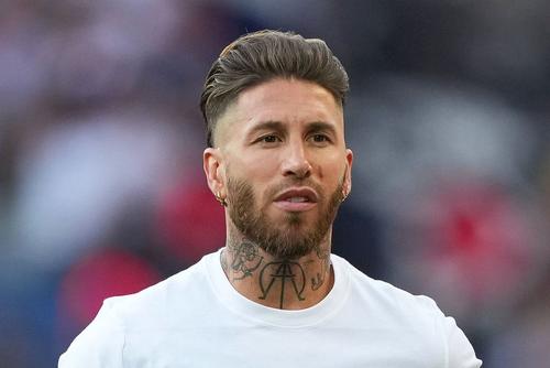 Sergio Ramos semnează cu Sevilla. Foto: Imago Images