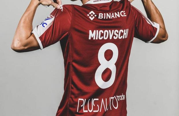 Suporterii Rapidului au reacționat negativ după cedarea lui, dar fotbalistul e fericit de mutare: „Nu e un pas în spate, mă ajută să cresc!”