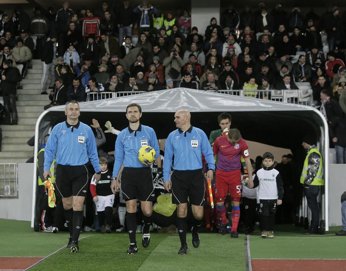 Interzis de FRF, a plecat în Anglia să arbitreze! Aurel Onița, primul interviu după șapte ani de tăcere: „Mi s-a luat pasiunea! Cea mai mare bucurie e că alerg desculț pe plajă la răsăritul soarelui”
