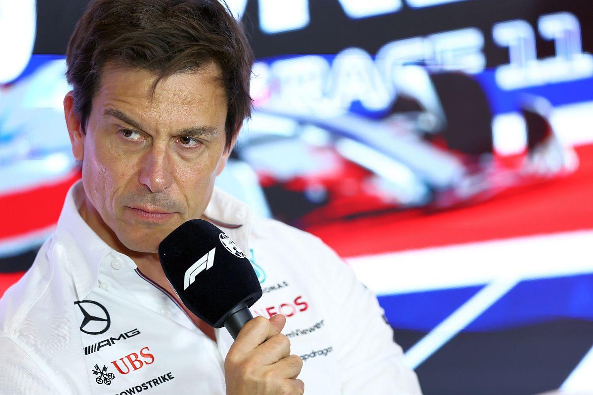 Bossul de la Mercedes îl ia peste picior pe Verstappen, în ziua istorică din F1: „Record pentru Wikipedia. Nu citește nimeni așa ceva”